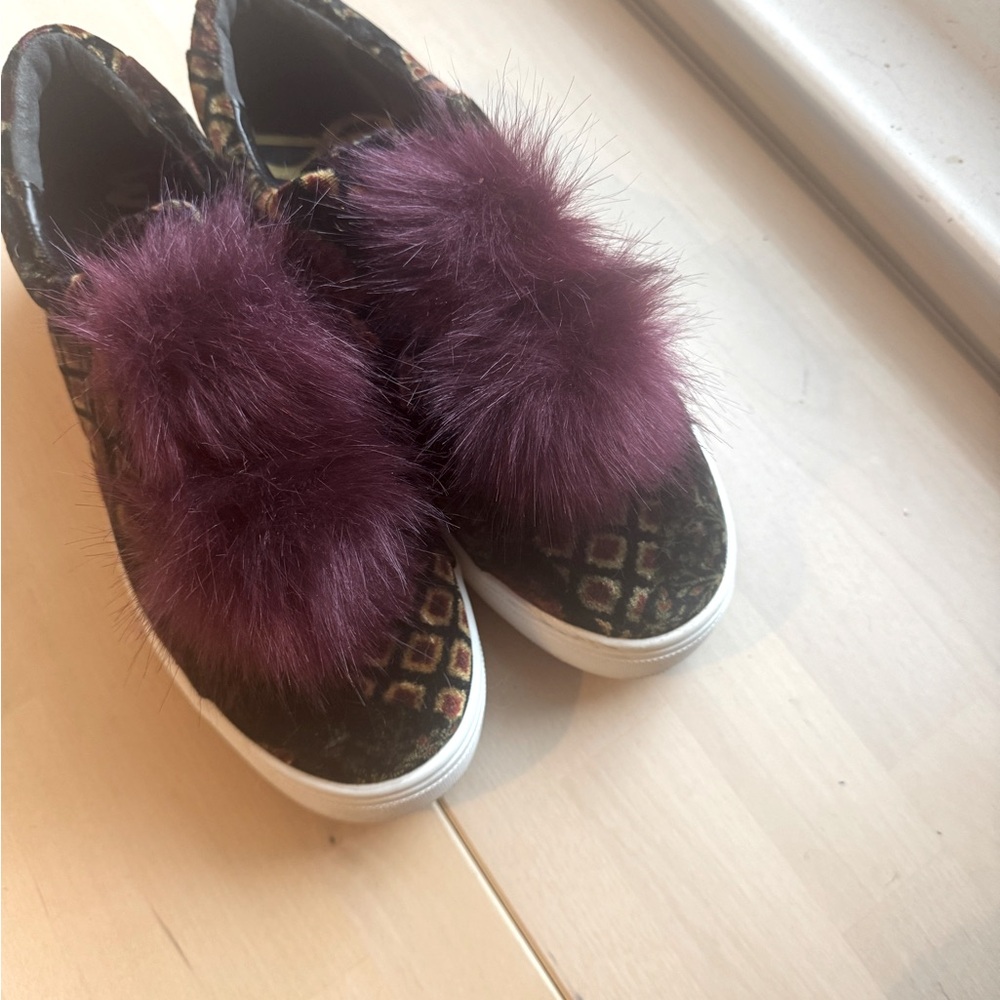 Sam Edelman Women's 8.5 Leya Pom Pom Sneaker
